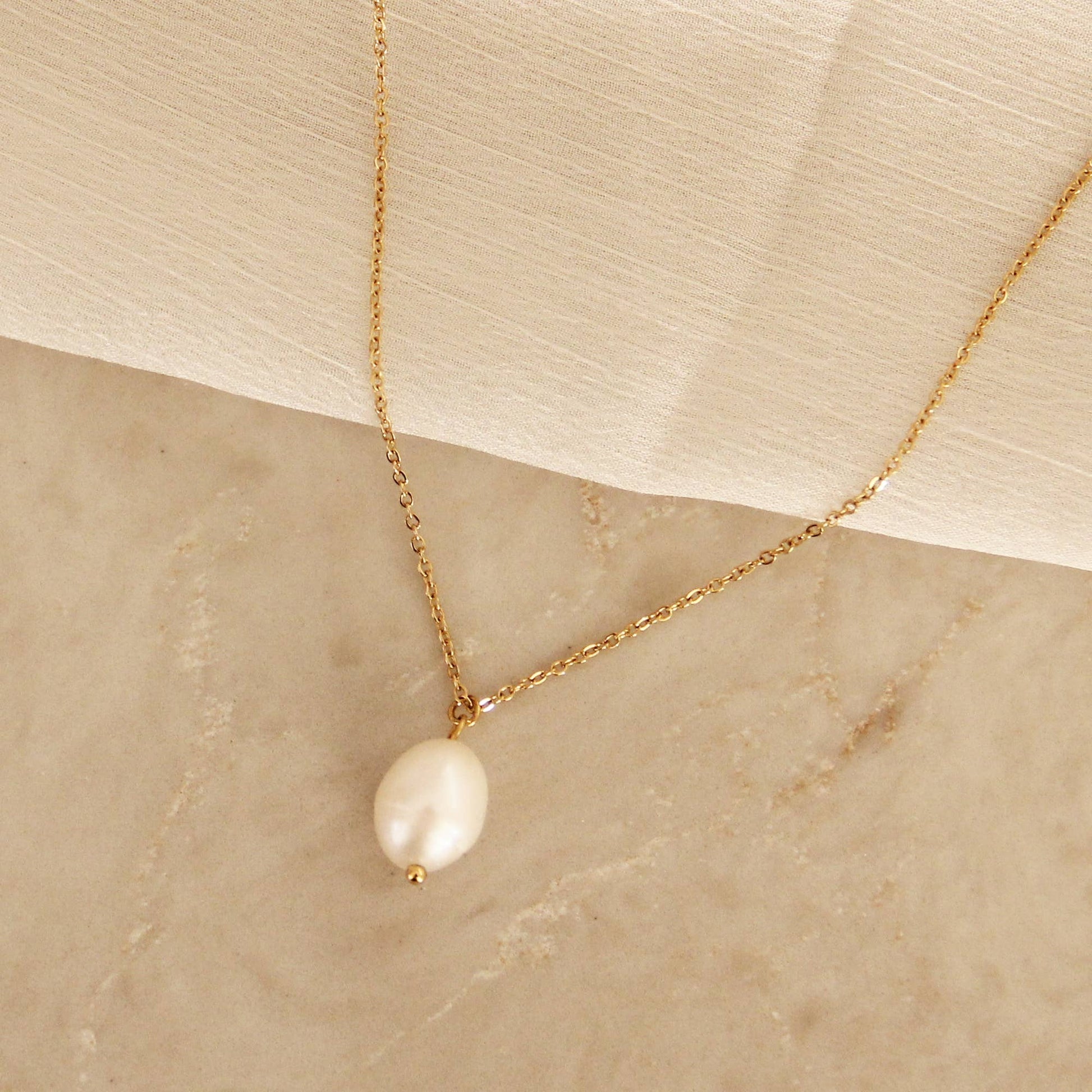 Pearl Pendant Necklace: SILVER