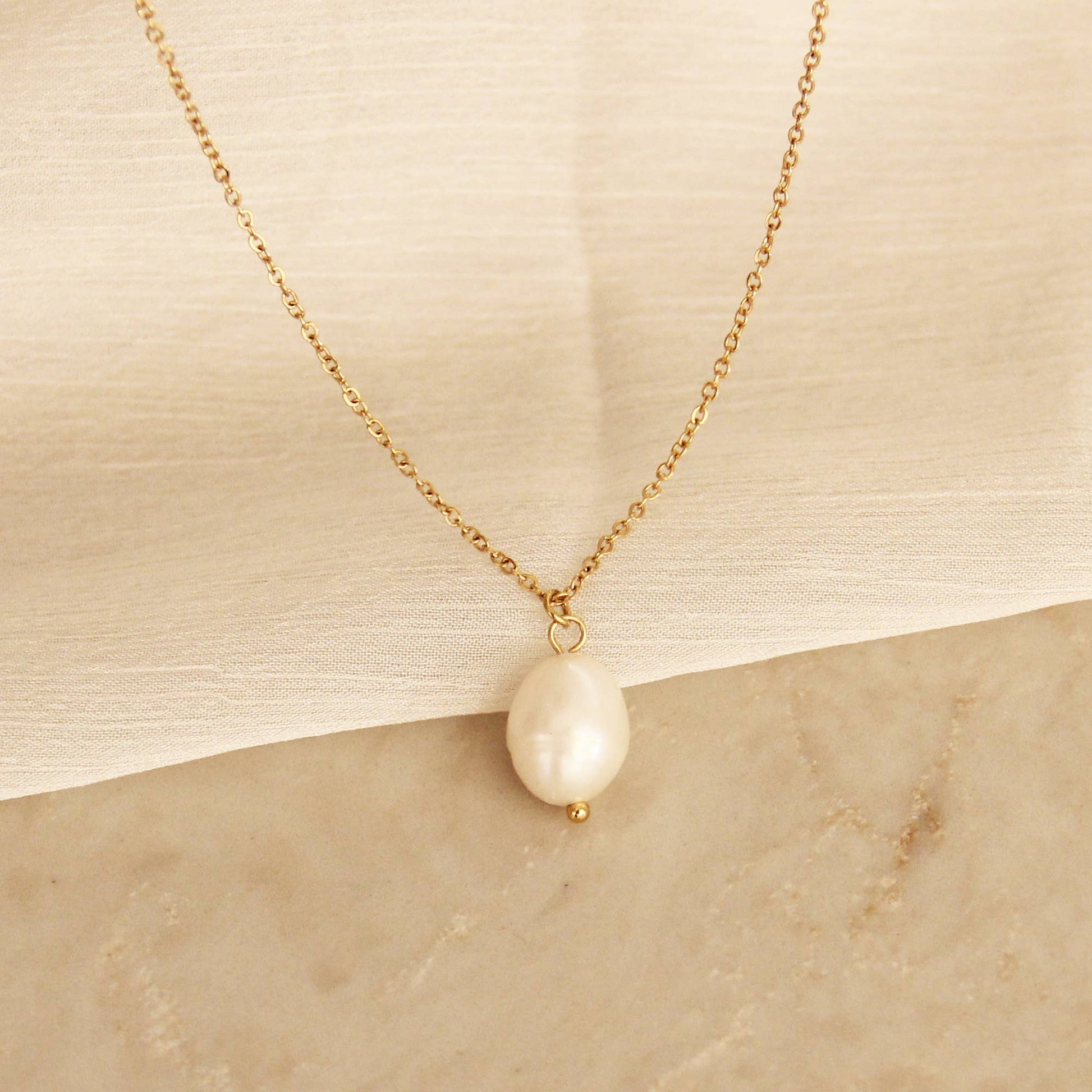Pearl Pendant Necklace: SILVER